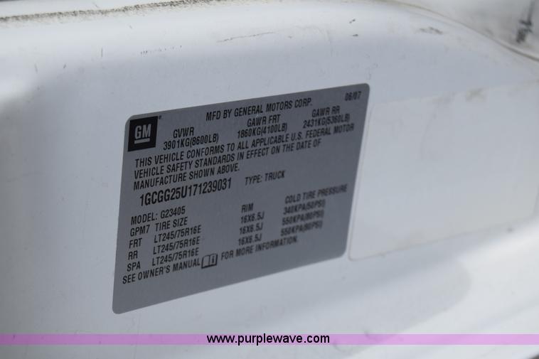 image for item H8504 2007 Chevrolet Express 2500 Cargo van