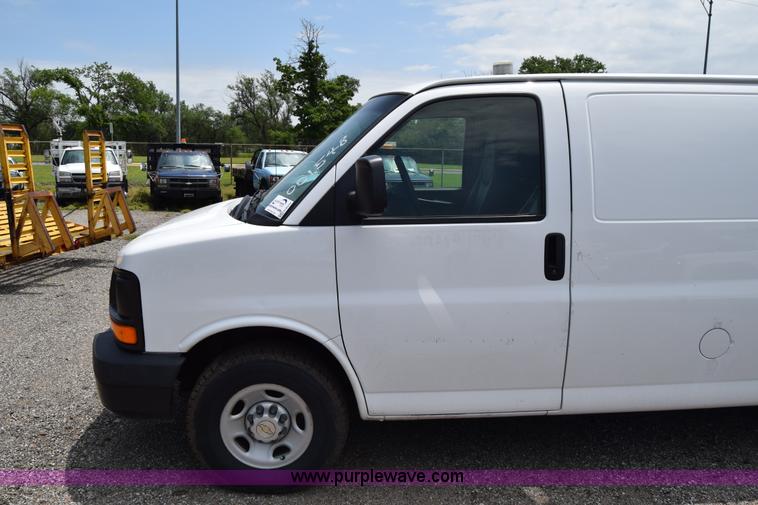 image for item H8504 2007 Chevrolet Express 2500 Cargo van