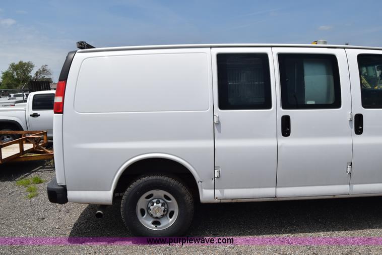 image for item H8504 2007 Chevrolet Express 2500 Cargo van