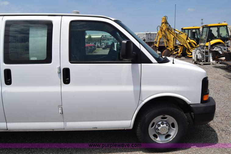 image for item H8504 2007 Chevrolet Express 2500 Cargo van