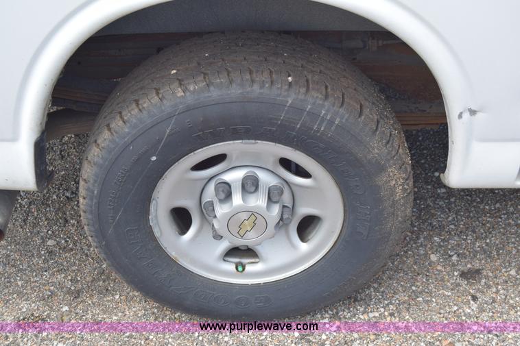 image for item H8504 2007 Chevrolet Express 2500 Cargo van