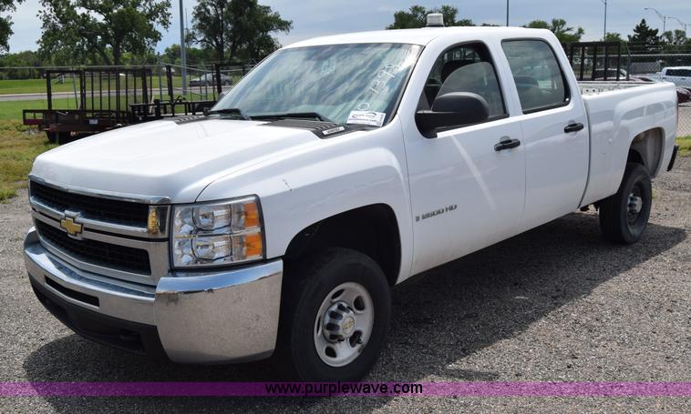image for item H8505 2007 Chevrolet Silverado 2500HD pickup truck