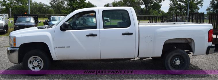 image for item H8505 2007 Chevrolet Silverado 2500HD pickup truck