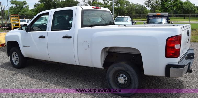 image for item H8505 2007 Chevrolet Silverado 2500HD pickup truck