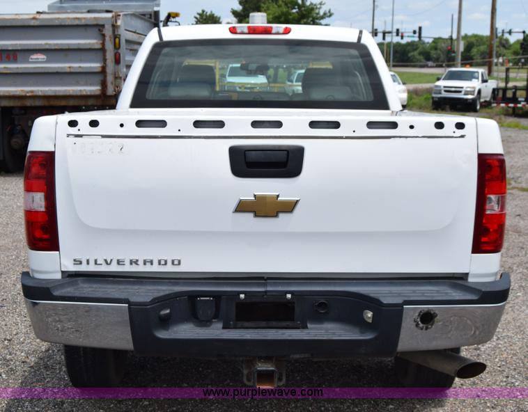image for item H8505 2007 Chevrolet Silverado 2500HD pickup truck