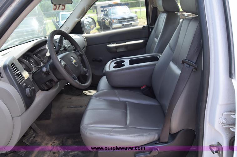 image for item H8505 2007 Chevrolet Silverado 2500HD pickup truck