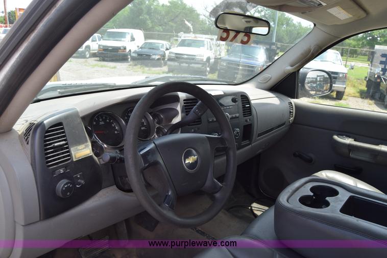 image for item H8505 2007 Chevrolet Silverado 2500HD pickup truck