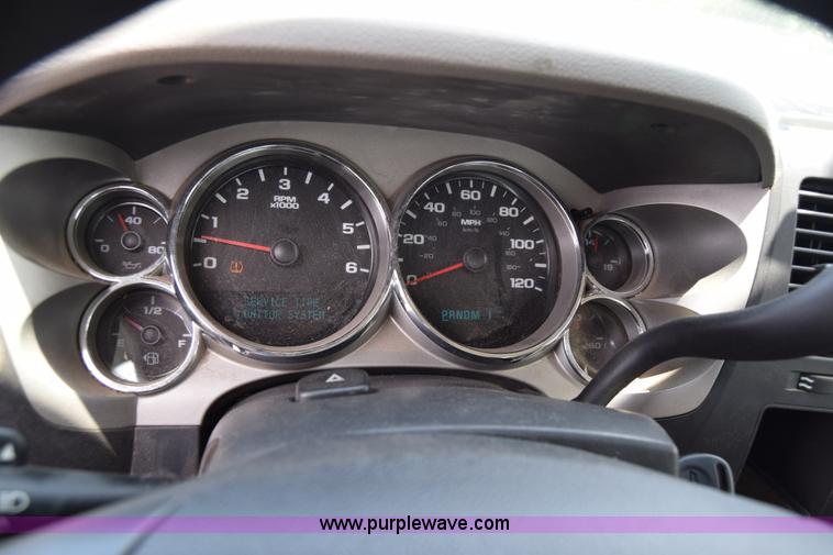 image for item H8505 2007 Chevrolet Silverado 2500HD pickup truck