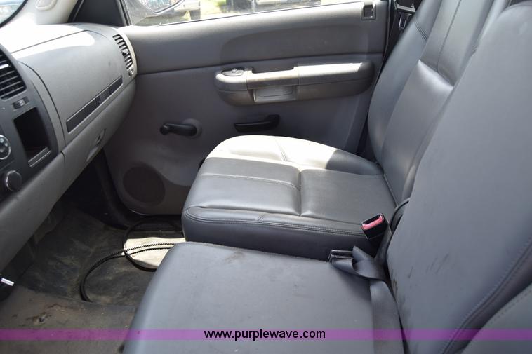 image for item H8505 2007 Chevrolet Silverado 2500HD pickup truck