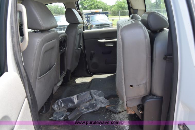 image for item H8505 2007 Chevrolet Silverado 2500HD pickup truck