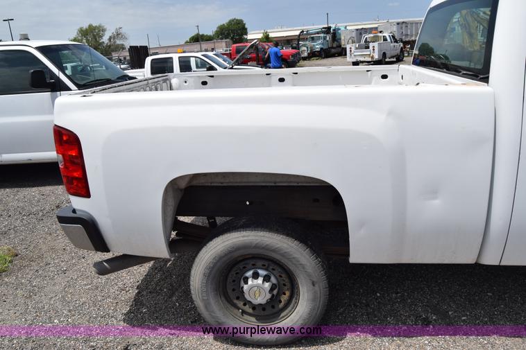 image for item H8505 2007 Chevrolet Silverado 2500HD pickup truck