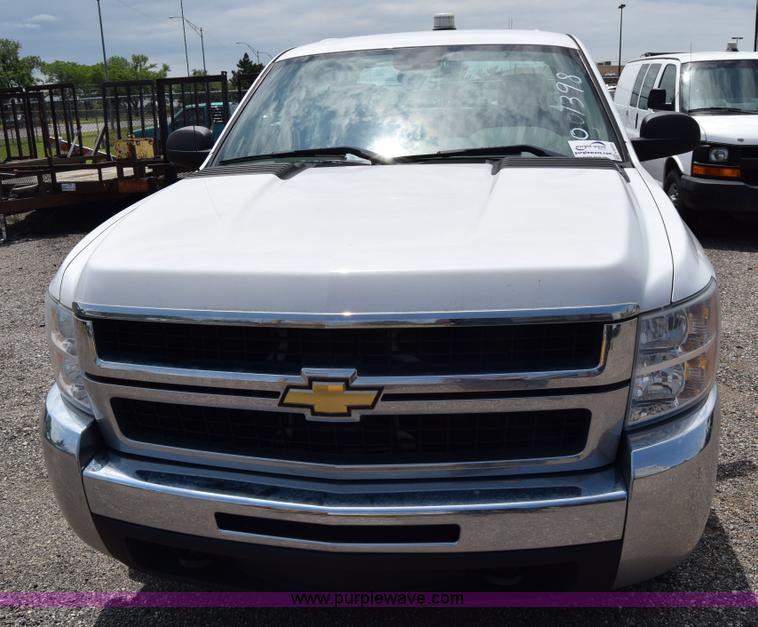 image for item H8505 2007 Chevrolet Silverado 2500HD pickup truck