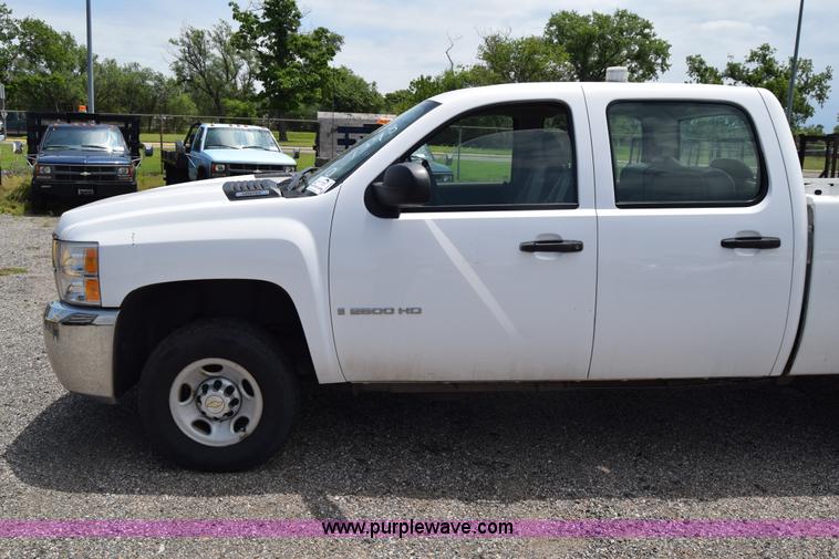 image for item H8505 2007 Chevrolet Silverado 2500HD pickup truck