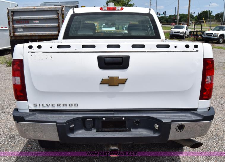 image for item H8505 2007 Chevrolet Silverado 2500HD pickup truck