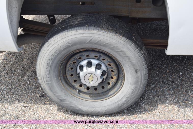 image for item H8505 2007 Chevrolet Silverado 2500HD pickup truck