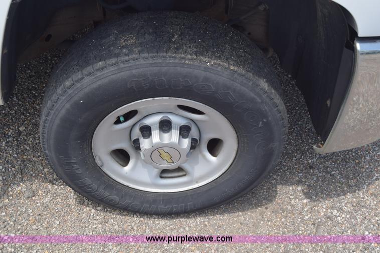 image for item H8505 2007 Chevrolet Silverado 2500HD pickup truck