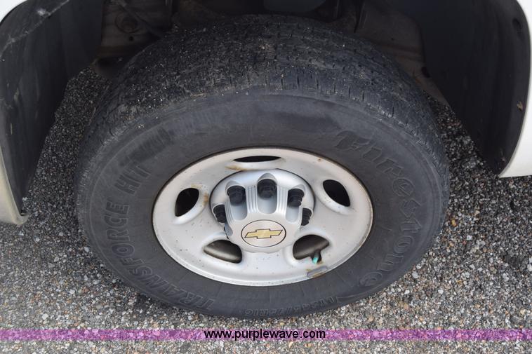 image for item H8505 2007 Chevrolet Silverado 2500HD pickup truck