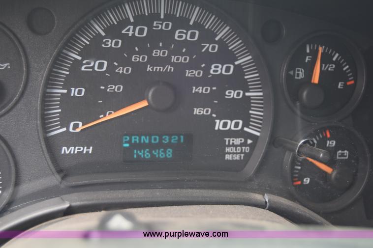 image for item H8516 2005 Chevrolet Express 2500 Cargo van