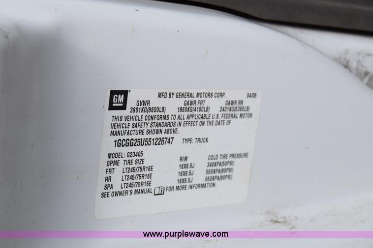 image for item H8516 2005 Chevrolet Express 2500 Cargo van