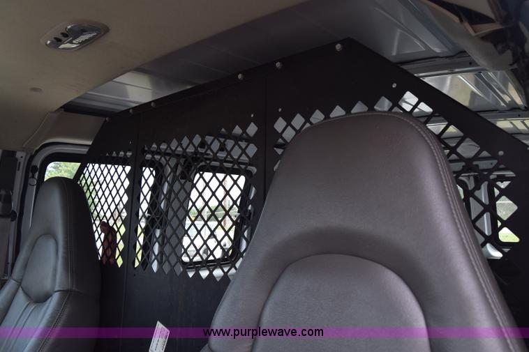 image for item H8516 2005 Chevrolet Express 2500 Cargo van