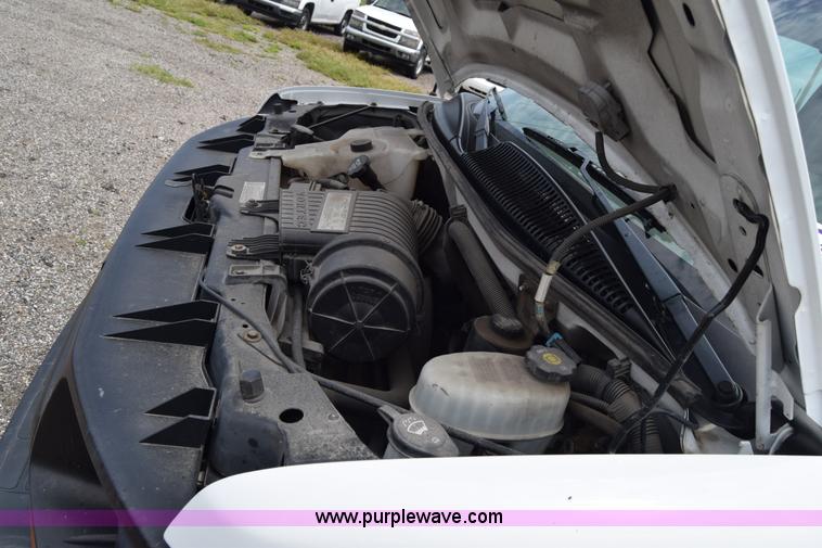 image for item H8516 2005 Chevrolet Express 2500 Cargo van