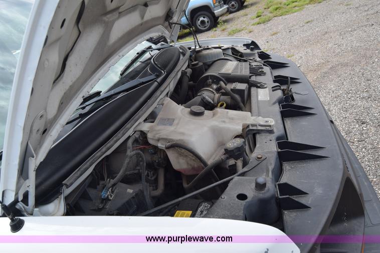 image for item H8516 2005 Chevrolet Express 2500 Cargo van