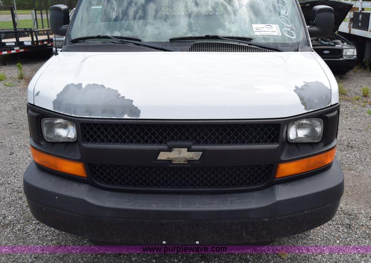 image for item H8516 2005 Chevrolet Express 2500 Cargo van