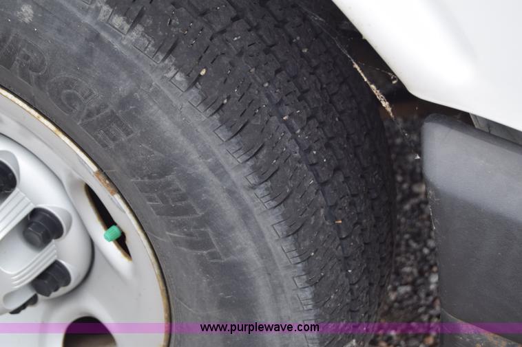 image for item H8516 2005 Chevrolet Express 2500 Cargo van