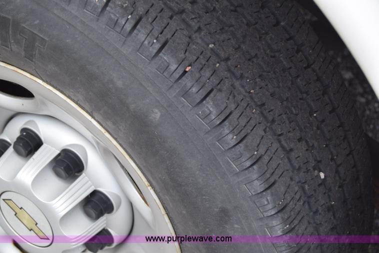 image for item H8516 2005 Chevrolet Express 2500 Cargo van