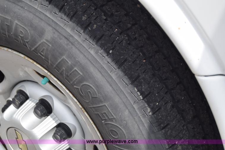 image for item H8516 2005 Chevrolet Express 2500 Cargo van