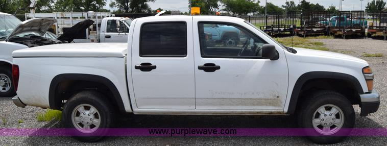 image for item H8517 2006 Chevrolet Colorado Crew Cab pickup truck
