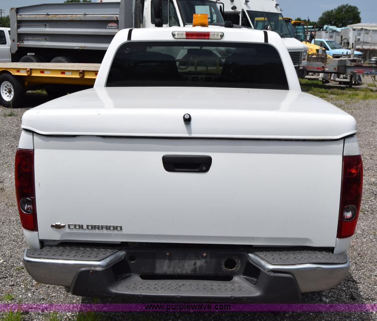 image for item H8517 2006 Chevrolet Colorado Crew Cab pickup truck