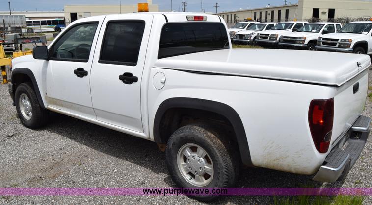 image for item H8517 2006 Chevrolet Colorado Crew Cab pickup truck