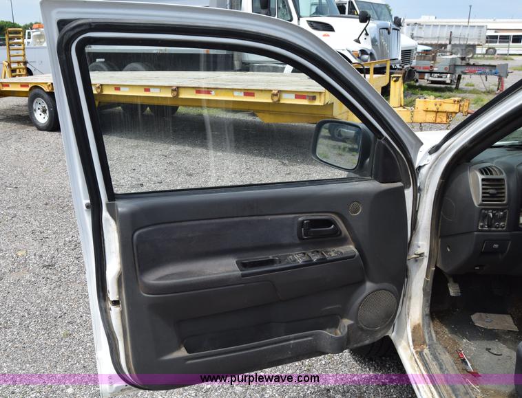 image for item H8517 2006 Chevrolet Colorado Crew Cab pickup truck