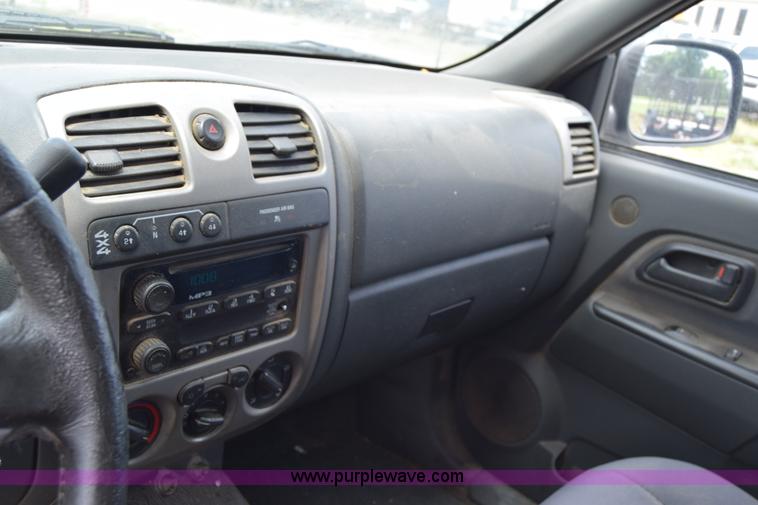 image for item H8517 2006 Chevrolet Colorado Crew Cab pickup truck