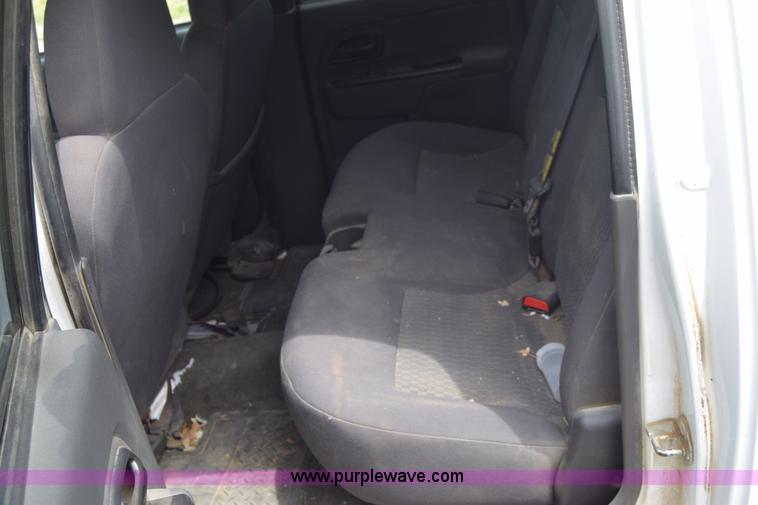 image for item H8517 2006 Chevrolet Colorado Crew Cab pickup truck