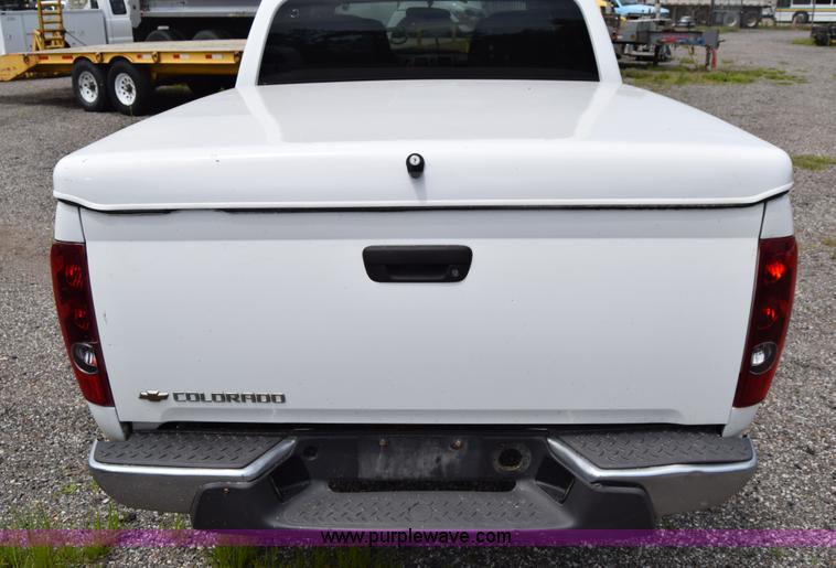 image for item H8517 2006 Chevrolet Colorado Crew Cab pickup truck