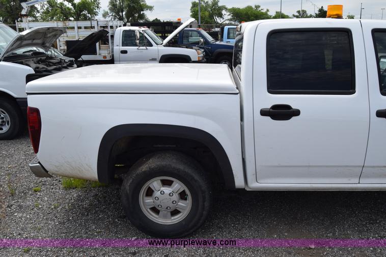 image for item H8517 2006 Chevrolet Colorado Crew Cab pickup truck