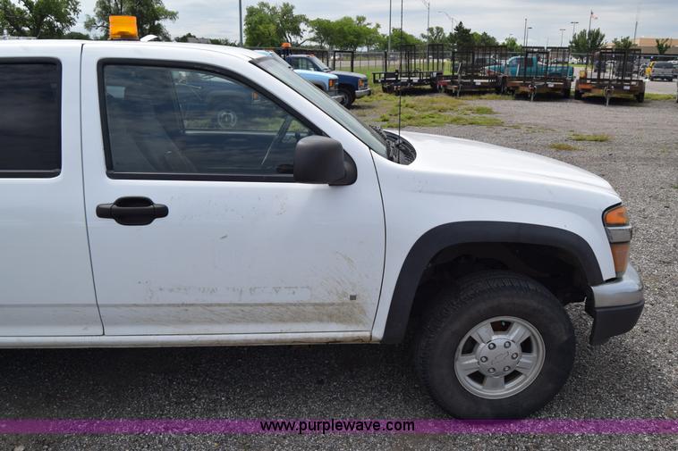 image for item H8517 2006 Chevrolet Colorado Crew Cab pickup truck