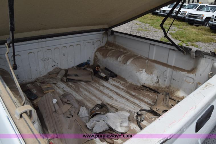 image for item H8517 2006 Chevrolet Colorado Crew Cab pickup truck