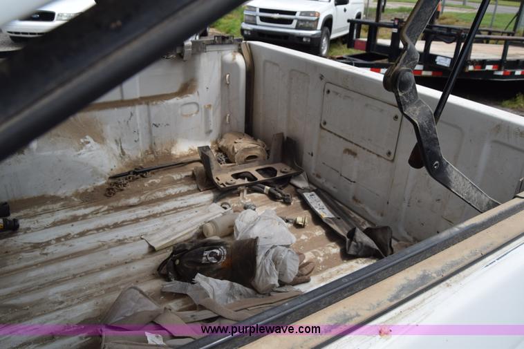 image for item H8517 2006 Chevrolet Colorado Crew Cab pickup truck