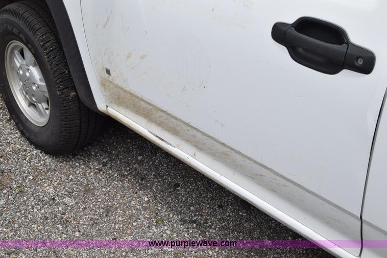 image for item H8517 2006 Chevrolet Colorado Crew Cab pickup truck