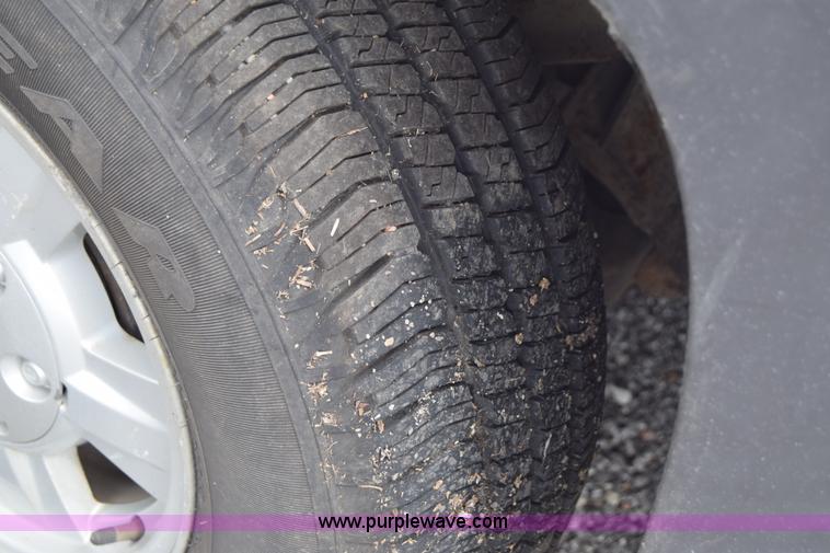 image for item H8517 2006 Chevrolet Colorado Crew Cab pickup truck