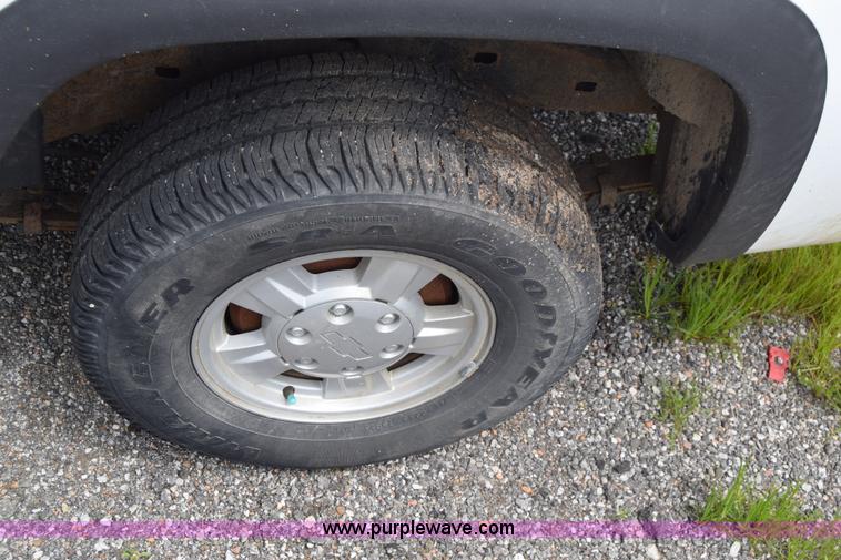 image for item H8517 2006 Chevrolet Colorado Crew Cab pickup truck