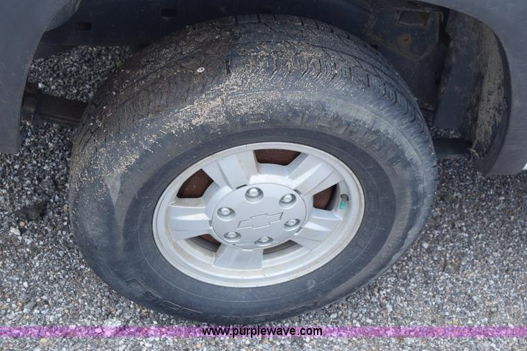 image for item H8517 2006 Chevrolet Colorado Crew Cab pickup truck