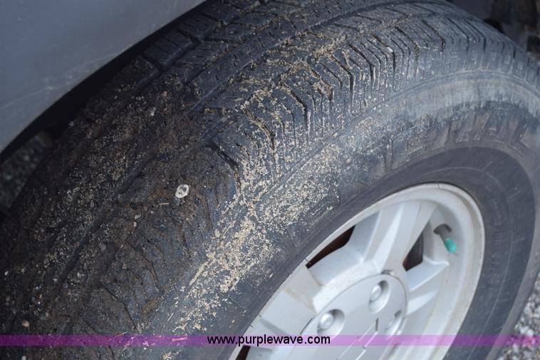 image for item H8517 2006 Chevrolet Colorado Crew Cab pickup truck