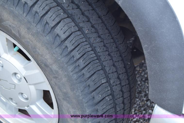 image for item H8517 2006 Chevrolet Colorado Crew Cab pickup truck