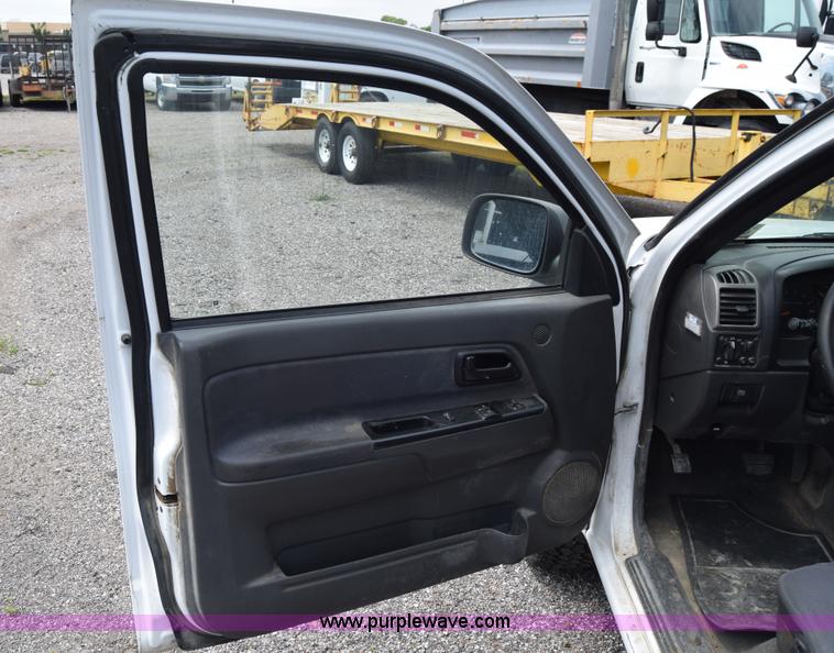 image for item H8519 2006 Chevrolet Colorado Ext. Cab pickup truck