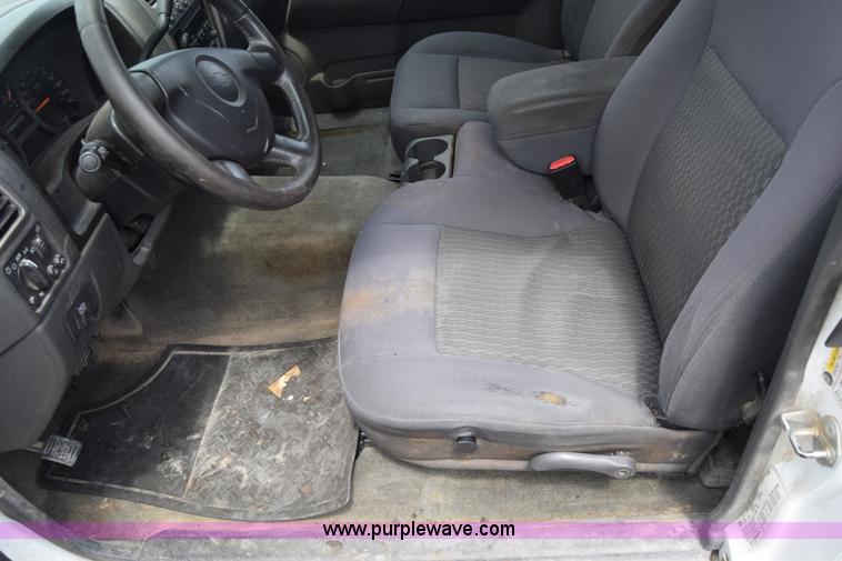 image for item H8519 2006 Chevrolet Colorado Ext. Cab pickup truck