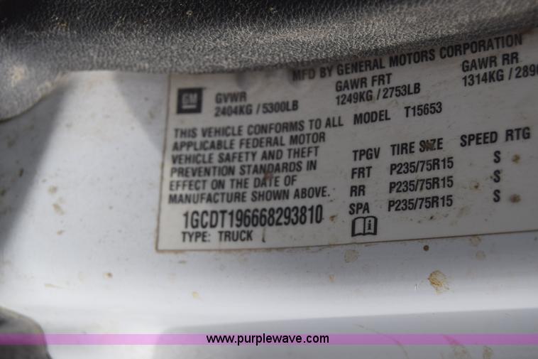 image for item H8519 2006 Chevrolet Colorado Ext. Cab pickup truck